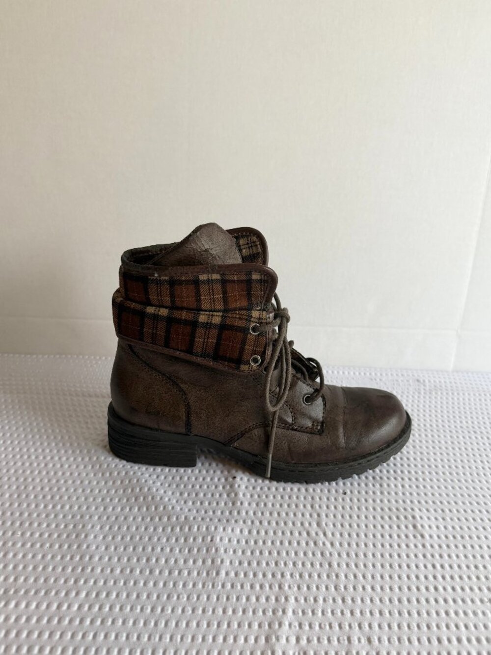 b.o.c ‘Bristol’ Faux Leather Fold-Over Ankle Boots Size 7 ½ - Picture 5 of 12